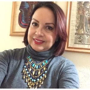 Meet your Posher, Damaris